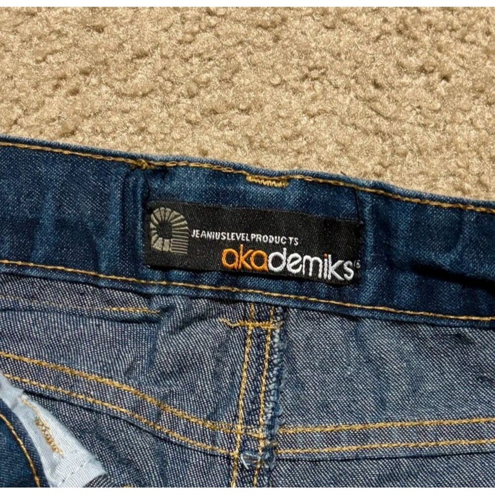 Shorts - Picture 4 of 5